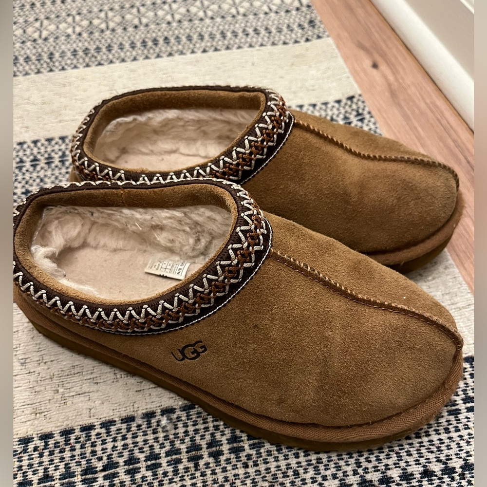Ugg Tasman Women’s size 6
